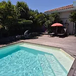 펜션 Maison Les Bains - Jacuzzi Et Piscine