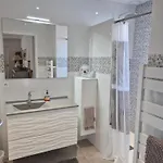 Maison Les Bains - Jacuzzi Et Piscine 펜션