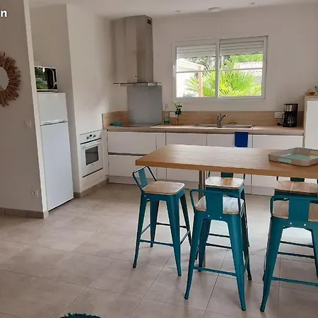 Maison Les Bains - Jacuzzi Et Piscine Holiday home
