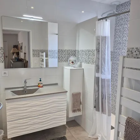 Maison Les Bains - Jacuzzi Et Piscine Holiday home