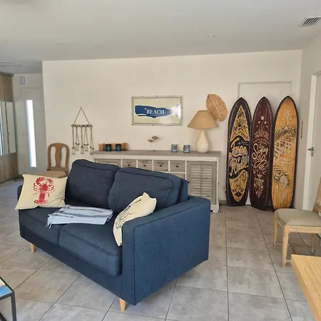 Maison Les Bains - Jacuzzi Et Piscine Holiday home *