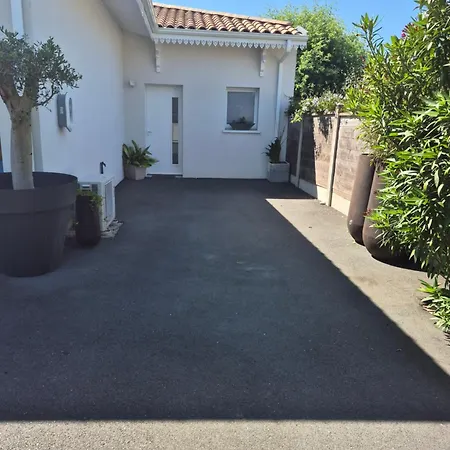 Maison Les Bains - Jacuzzi Et Piscine *