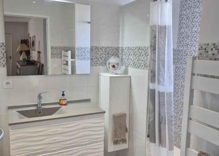 Maison Les Bains - Jacuzzi Et Piscine Feriehus