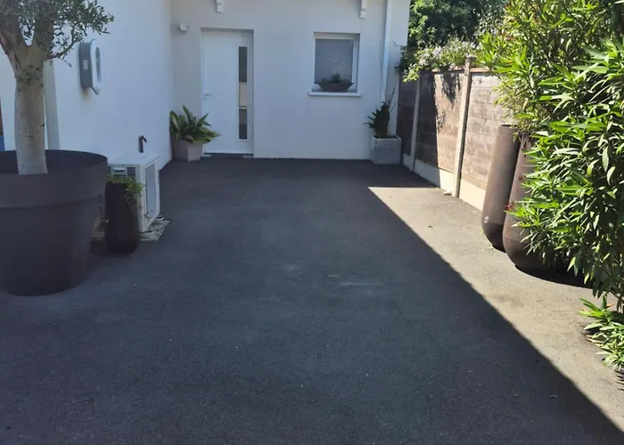 Maison Les Bains - Jacuzzi Et Piscine *